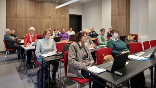 Słuchacze biorący udział w wydarzeniu