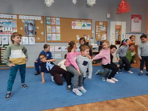 Specjalny taniec dla gości z UTW