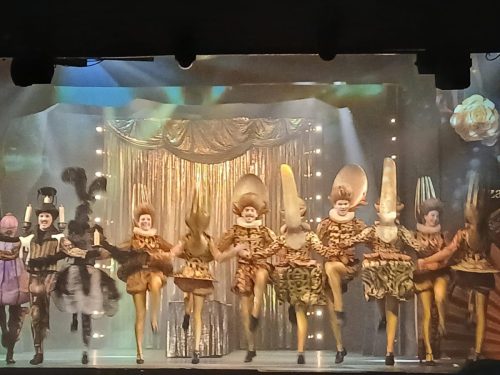 Tańczące sztućce, przygotowania do wspólnej kolacji Pięknej i Bestii