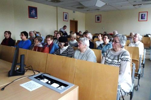  Licznie zgromadzeni słuchacze.