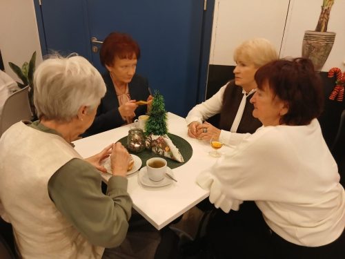 W kawiarence teatralnej 