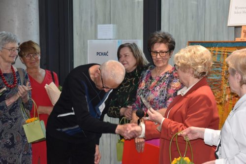 Wręczenie podziękowania instruktorowi Włodzimierzowi Pietrzykowi