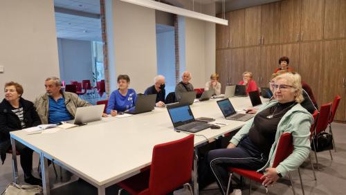 Wsłuchani w instruktaż Grażyny