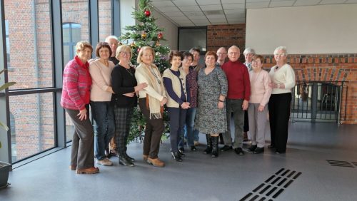 Wspólna fotografia przy choince