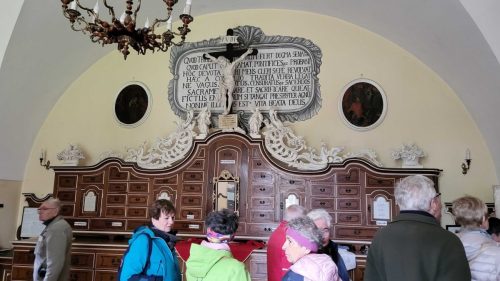 w zakrystii kościoła przyklasztornego