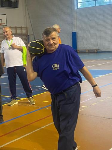  Bogdan skupia się przed pchnięciem