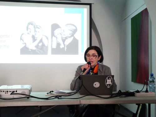 Pani Aleksandra opowiada o twórczości malarza