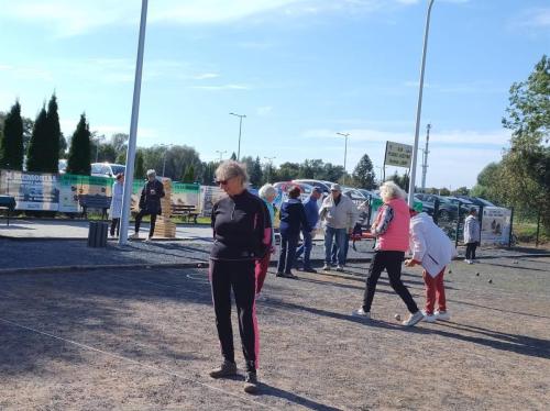 Towarzyskie rozrywki w boule- rywalizacja